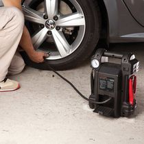 Arrancador Auxiliar con Compresor | Black + Decker